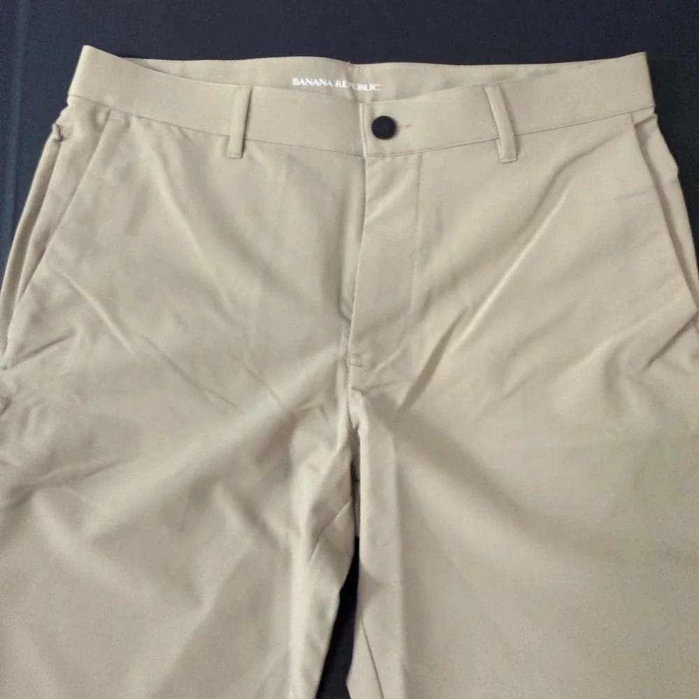 Banana Republic Mens Core Temp Performance Chino Pants Khaki Tan Size 32